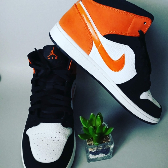 Nike Air Jordan 1 Mid \'Shattered Backboard\' Shoes Men Black  orange White main image 5